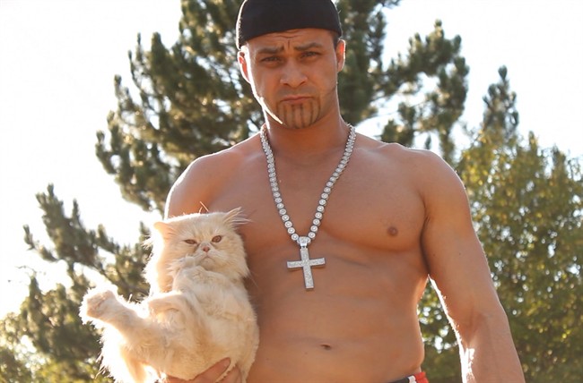 Crown drops Alberta assault charges against daredevil wrestler Teddy Hart - image