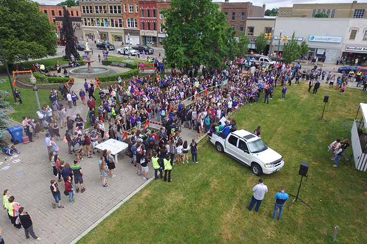 Students walk out of classes after 5 youth suicides in Woodstock, Ont. - image