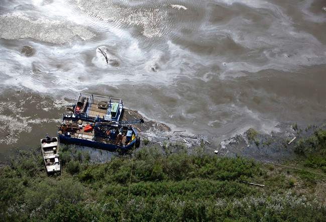 Crews work to clean up an oil spill on the North Saskatchewan river near Maidstone, Sask on Friday July 22, 2016. Husky Energy has said between 200,000 and 250,000 litres of crude oil and other material leaked into the river on Thursday from its pipeline.