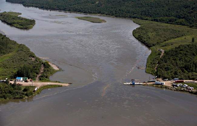 Crews work to clean up an oil spill on the North Saskatchewan river near Maidstone, Sask on Friday July 22, 2016.