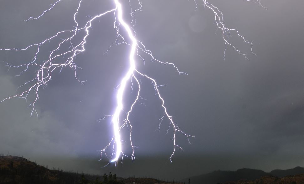 Environment Canada issues storm watch for Waterloo region, Wellington county - image