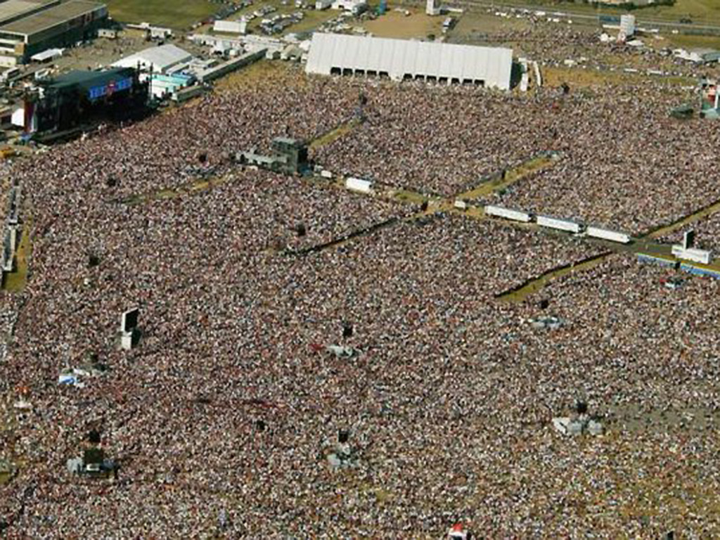 Sars-stock crowd
