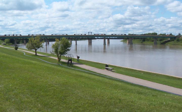 North Battleford, Prince Albert and Melfort can resume taking water from North Saskatchewan River after the oil plume from a Husky Energy pipeline spill moved downstream.