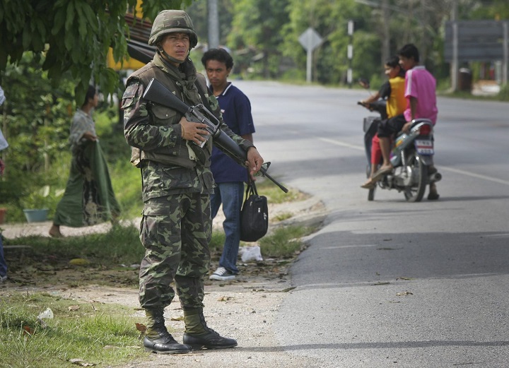 A Thai soldier mans a checkpoint as others look on near Pattani, in southern Thailand April 13, 2007. The human rights group Amnesty International on Tuesday, Jan. 13, 2009 accused Thai military of engaging in systematic torture including beatings and electric shock that killed at least four people in a campaign to defeat Islamic insurgents in the restive south.