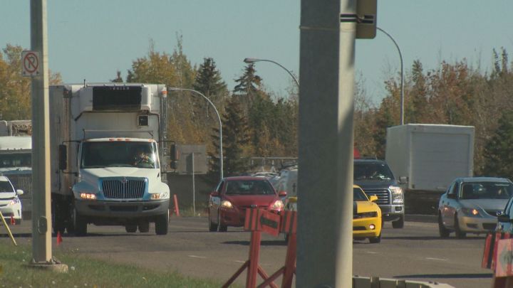 Vehicles are seen travelling on Edmonton's Yellowhead Trail. Sept. 26, 2016.