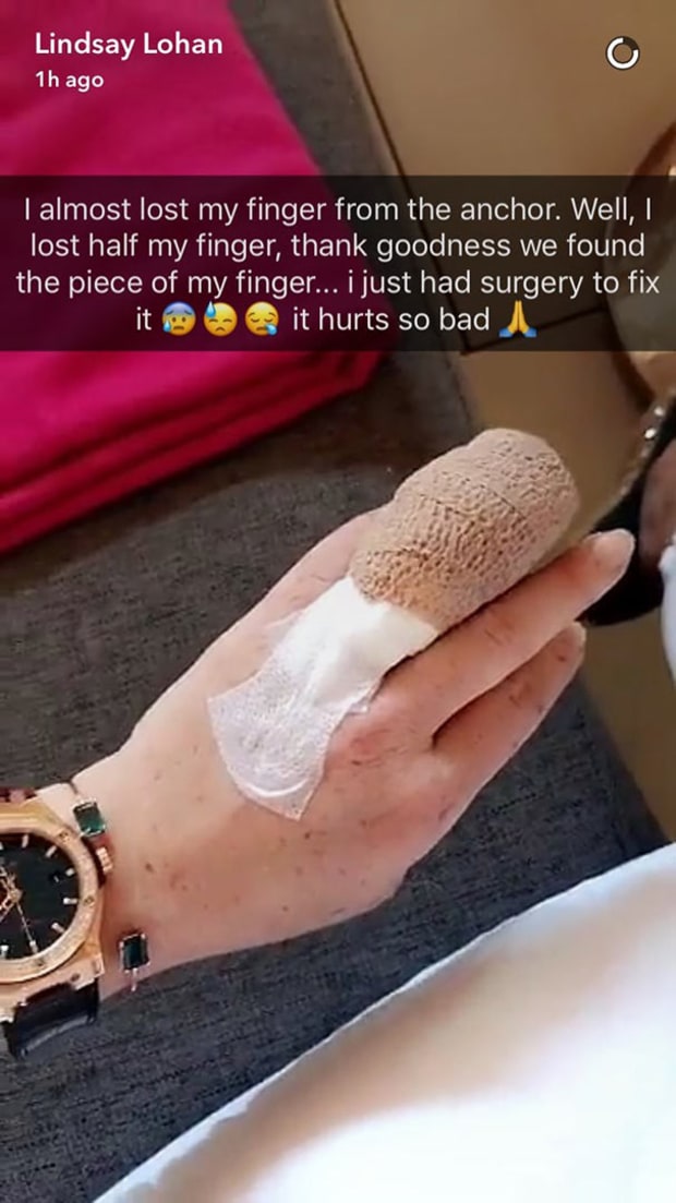 Lindsay Lohan almost ‘loses a finger’ in boating accident - image