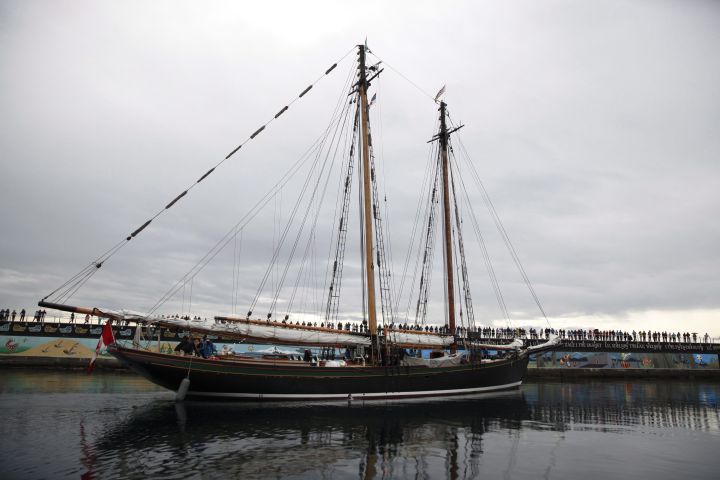 The Duke and Duchess of Cambridge sailed aboard the Pacific Grace tall ship with members of the Sail and Life Training society before docking at Ship Point at the inner harbour in Victoria, B.C., Saturday, Oct. 1, 2016.