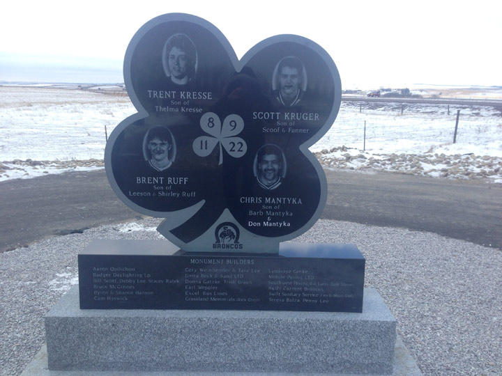 Memorial unveiled for 4 Swift Current Broncos players killed 30 years ago
