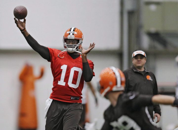 Former University of Texas star Vince Young is expected to sign a contract with the Saskatchewan Roughriders.