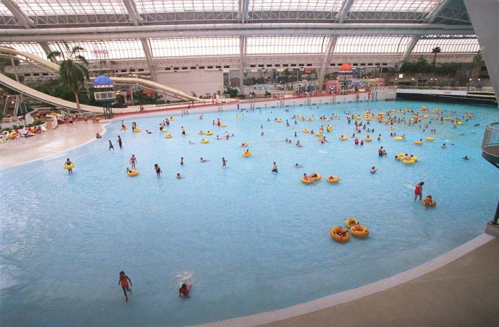 File: Swimmers at the West Edmonton Mall World Waterpark Aug. 26, 1998.