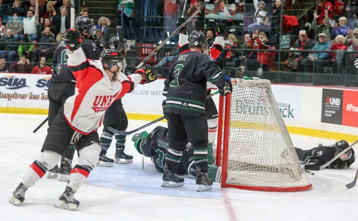 The UNB Varsity Reds won the 2017 University Cup with a 5-3 win over the Saskatchewan Huskies Sunday.