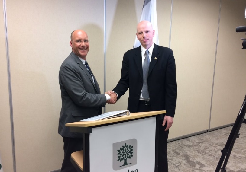 Mayor Matt Brown shakes hands with LPFFA President Jason Timlick.