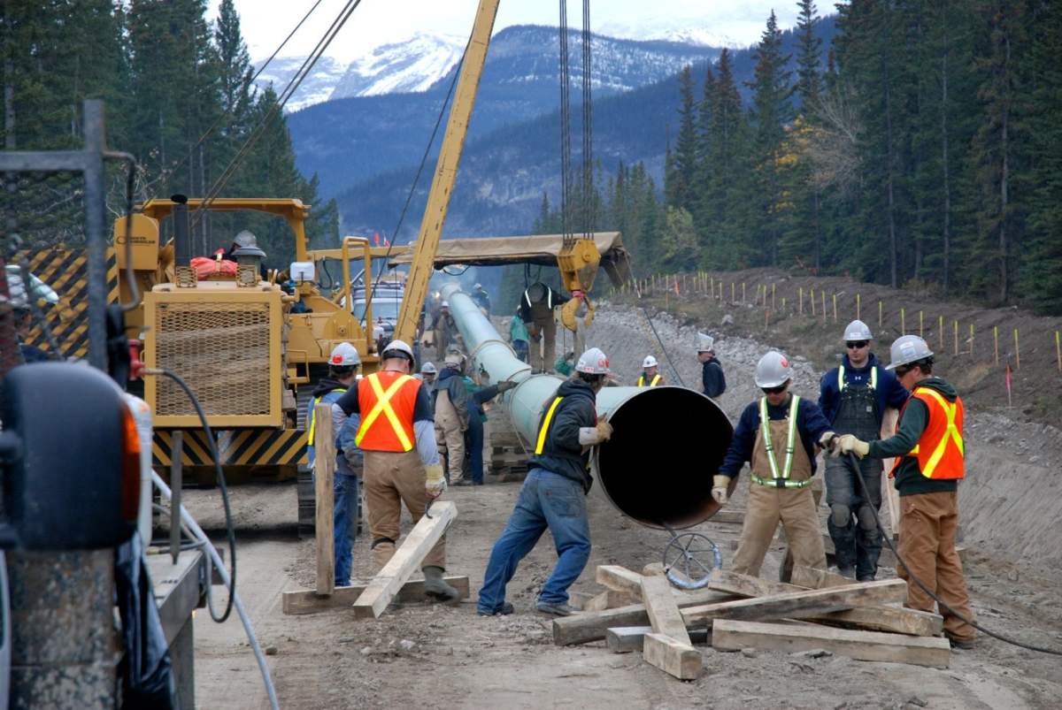 Evraz's deal with Kinder Morgan would see it supply 250,000 metric tons of pipe.