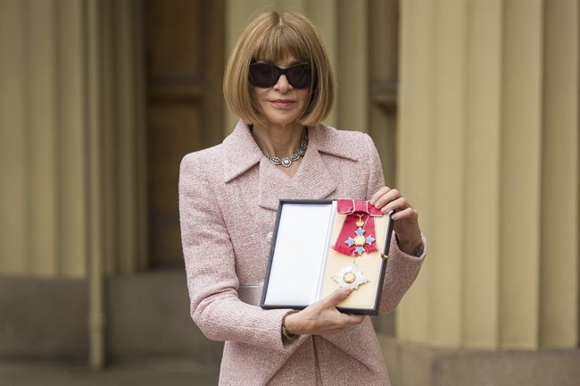 'Vogue' editor-in-chief, Anna Wintour, poses in front of Buckingham Palace after receiving her Dame Commander insignia. May 5, 2017.