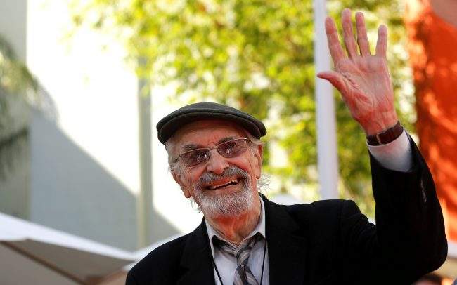 Actor Martin Landau waves at a ceremony for director Tim Burton to place his handprints and footprints in cement in the forecourt of the TCL Chinese theatre in Hollywood, California U.S., September 8, 2016.   