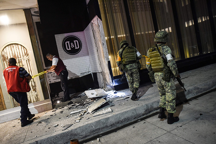 Members of the Mexican army look at damage caused by an earthquake in the Port of Veracuz on September 7, 2017.