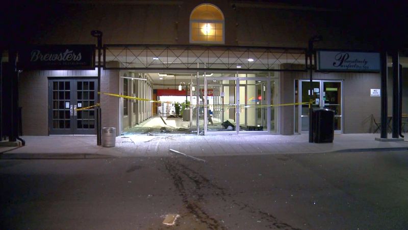 Calgary police investigate a smash and grab robbery in the 700 block of Lake Bonnavista Drive S.E. on Wednesday, Sept. 6, 2017. 
