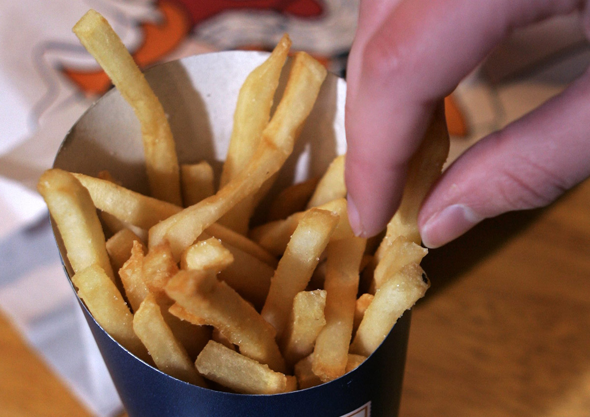 Manitobans have a big craving for fries, butter chicken and red velvet cake, according to a recent report from DoorDash Canada. .