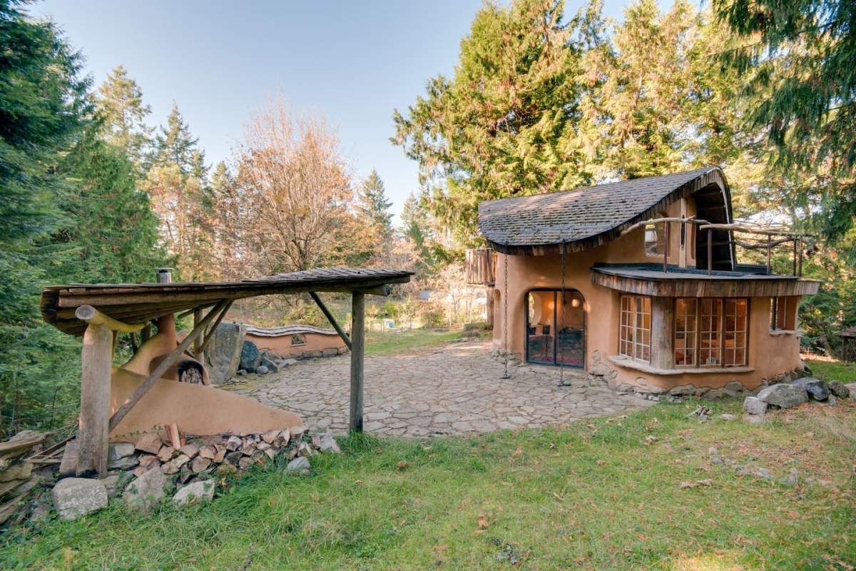 Cob Cottage.