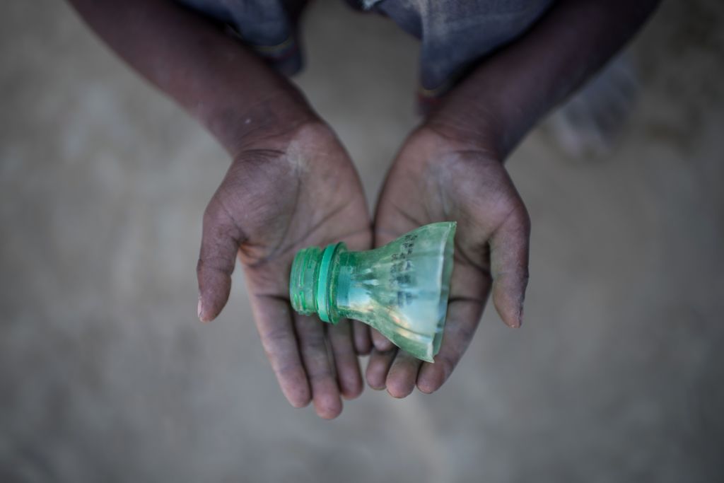 Razor blades, strings and plastic bottles; the toys of Rohingya refugee children - image