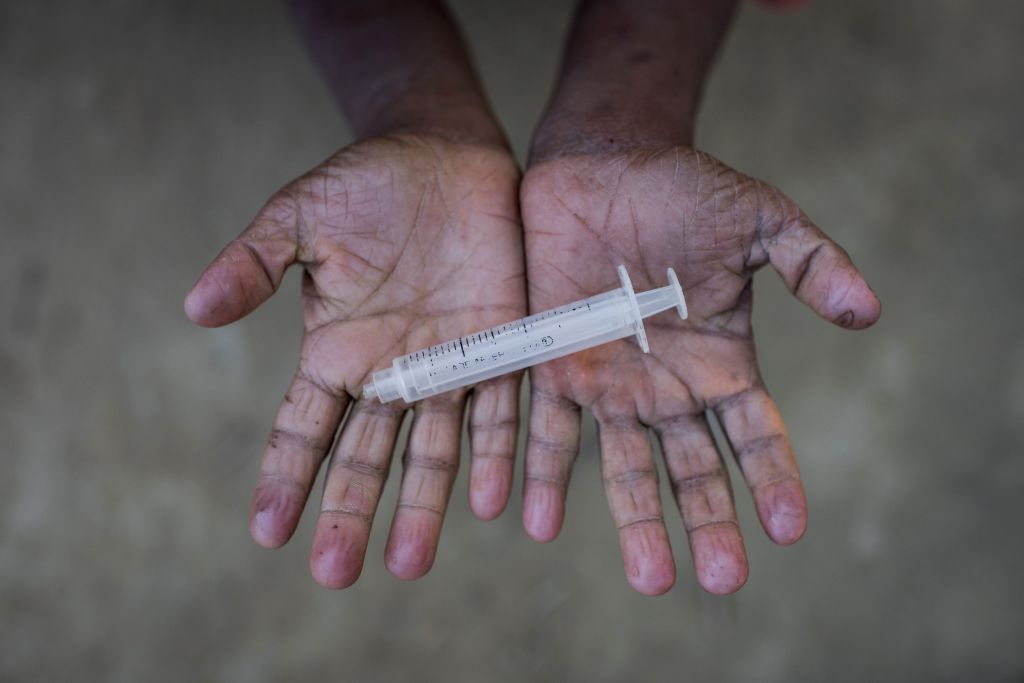 Razor blades, strings and plastic bottles; the toys of Rohingya refugee children - image