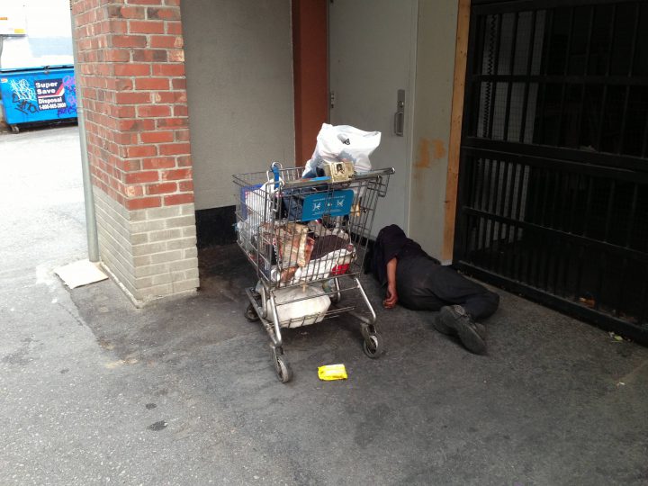 A University of Saskatchewan researcher has been awarded $25,000 to develop a streamlined approach for addressing homelessness.
