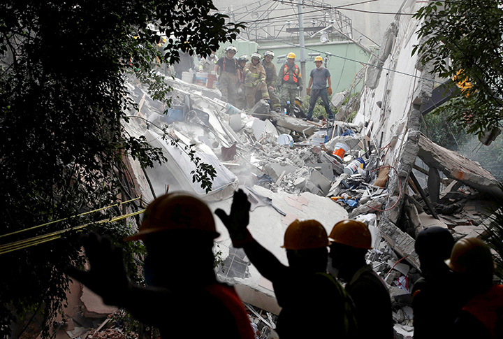 Soldiers and rescue workers search in the rubble of a collapsed building after an earthquake in Mexico City, September 20, 2017.