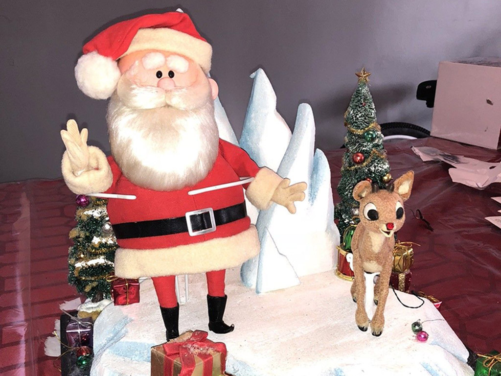 Original screen used puppets from Rankin/Bass' 1964 TV special 'Rudolph the Red-Nosed Reindeer.'.
