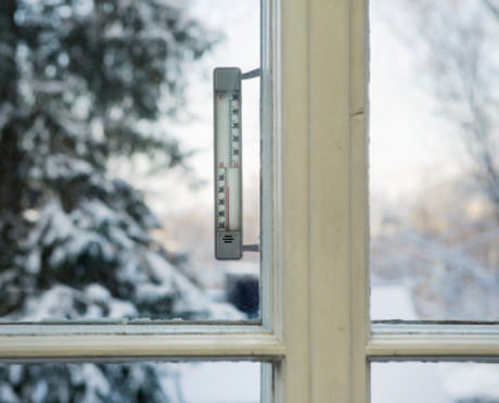 Thermometer showing the temperature.