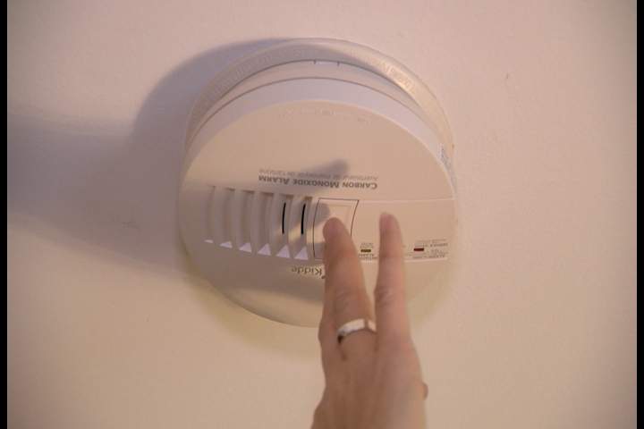 Montreal fiefighters are reminding residents to change the batteries on their smoke detectors. Saturday, March 9, 2019.
