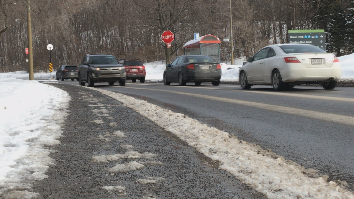 Cars driving on Mount Royal. Saturday, February 17, 2018.