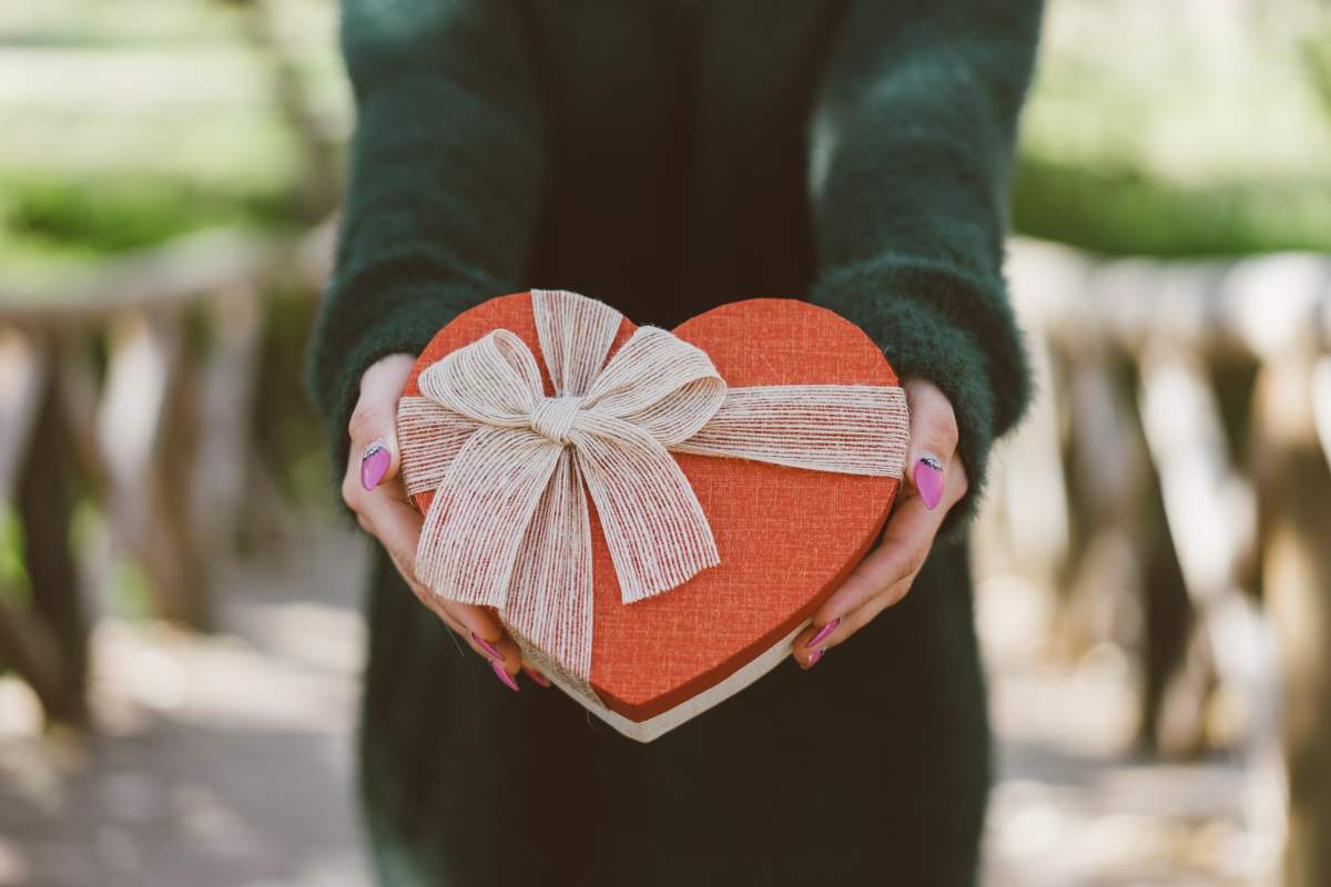 If you didn't get your love a Valentine's Day gift in time, don't worry, check out the ideas below.