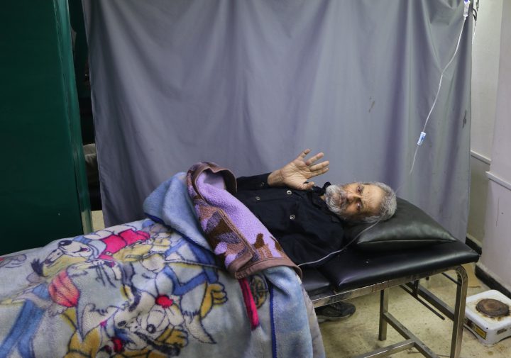 An elderly Syrian man raises his hand for #Iamstillalive.