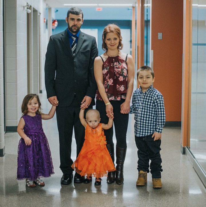 Saskatchewan mother, young daughter both fighting cancer - image