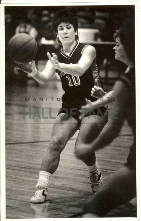 Jill Mathez in action with the U of W Wesmen Women\’s Basketball team