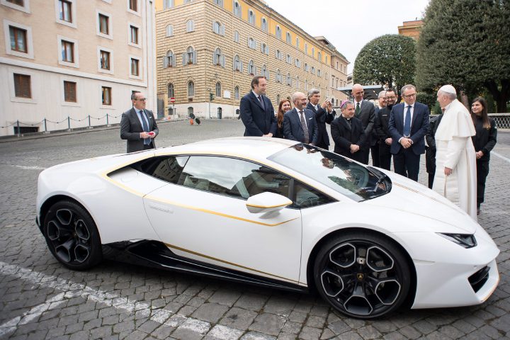 Pope Francis receives a Lamborghini Huracan at the Vatican.