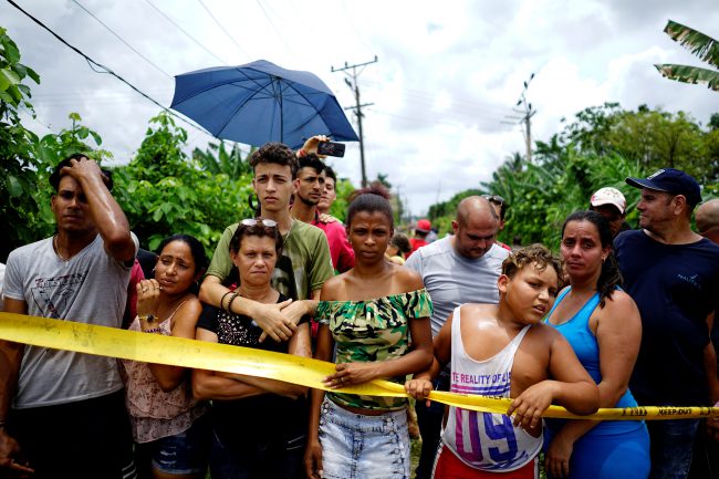 People look on near of the wreckage of a Boeing 737 plane that crashed in the agricultural area in Boyeros, around 20 km (12 miles) south of Havana, on Friday shortly after taking off from Havana’s main airport in Cuba, May 18, 2018.