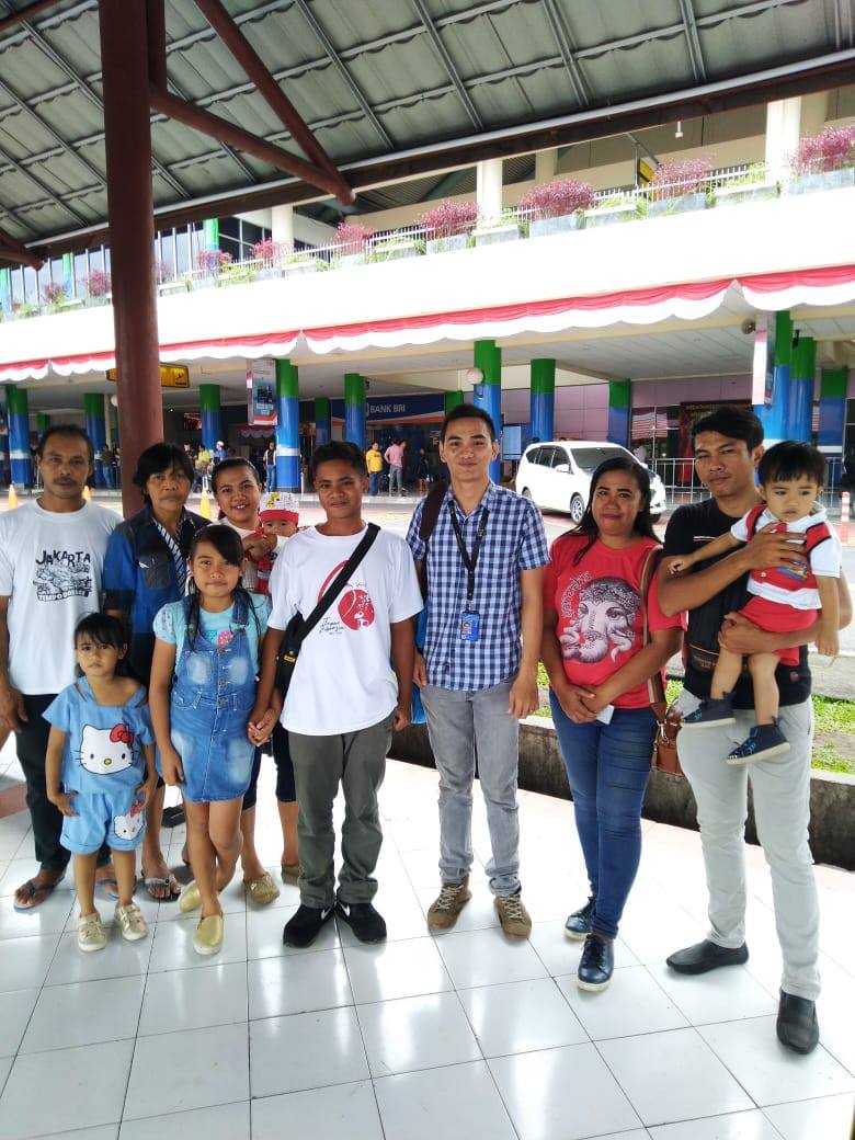 Aldi Novel Adilang (in the white shirt) is seen after reuniting with his famiy on Sept. 9, 2018.