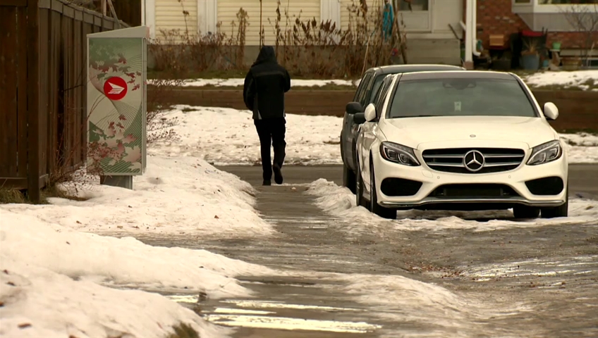 Seniors ‘trapped’ in Winnipeg apartments due to large melting ice lake - image