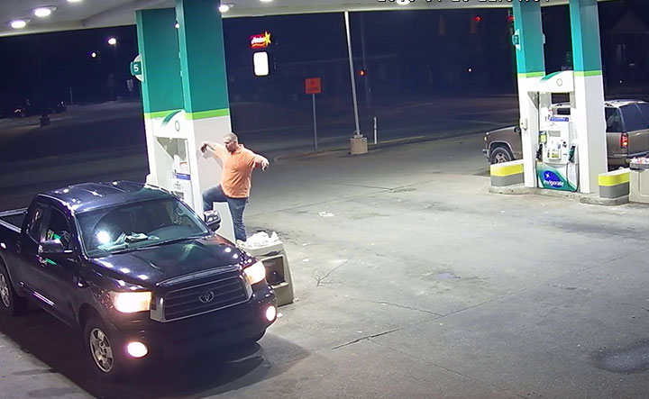 Police search for ‘Karate Kid’ thief who used ‘crane pose’ before snatching purse - image