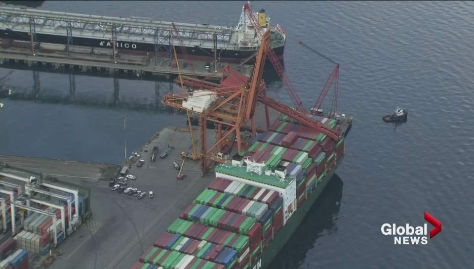 Floating cranes will lift another collapsed crane at the Port of Vancouver.