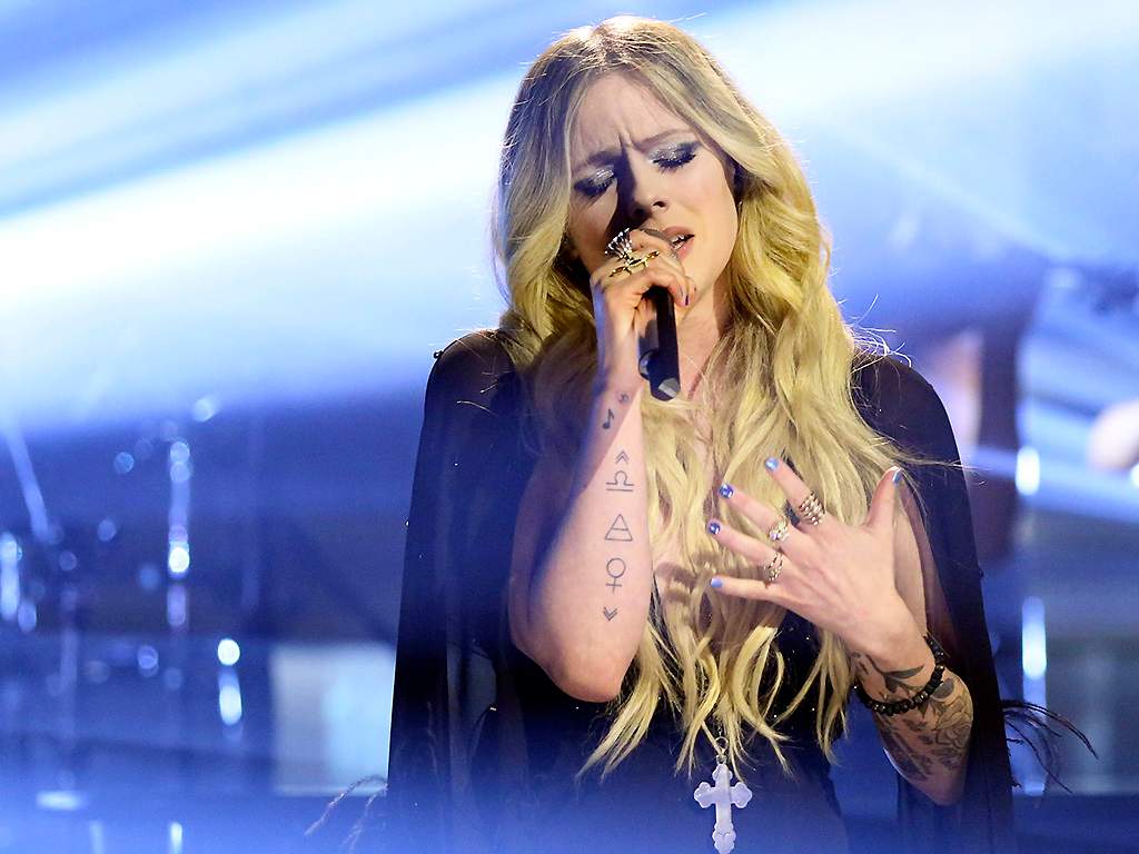 Avril Lavigne performs on February 13, 2019 on ‘Jimmy Fallon.’
