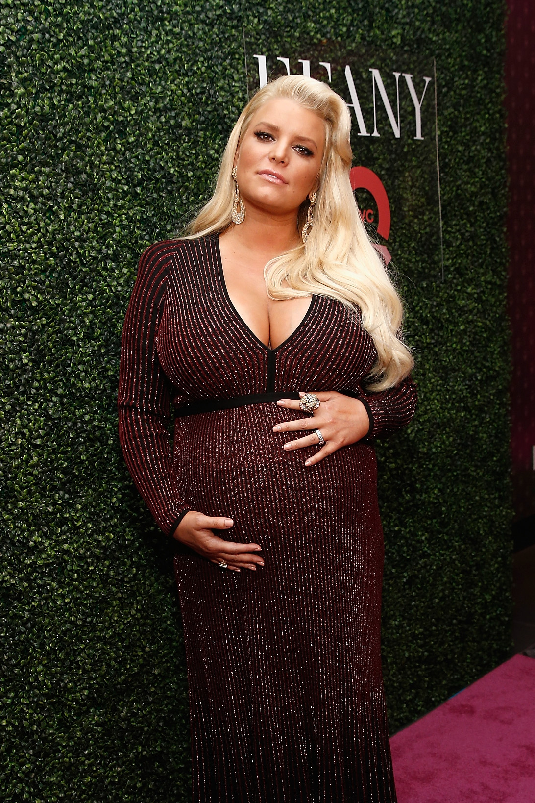 Fashion Icon Award Honoree Jessica Simpson attends the 25th Annual QVC “FFANY Shoes on Sale” Gala at The Ziegfeld Ballroom on October 11, 2018 in New York City. (Photo by Brian Ach/Getty Images)