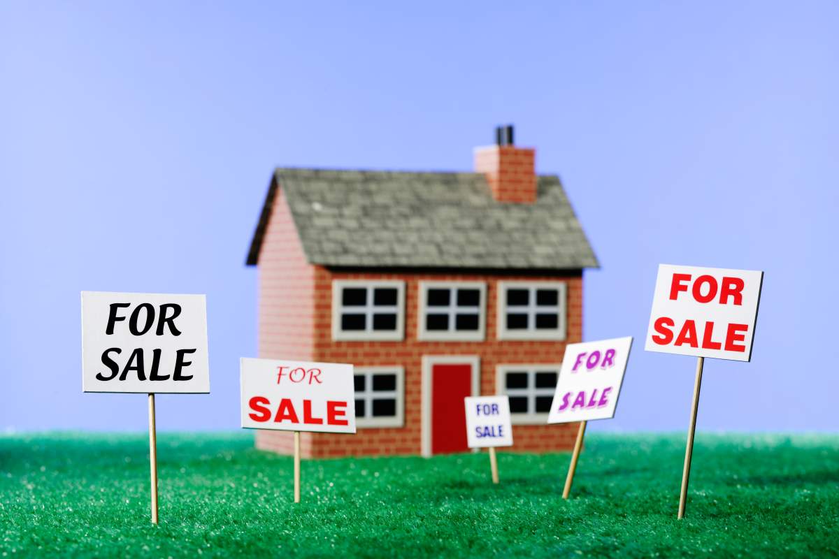Real estate agents in slow housing markets are starting to advise some clients to sell their home before they commit to buying a new new.