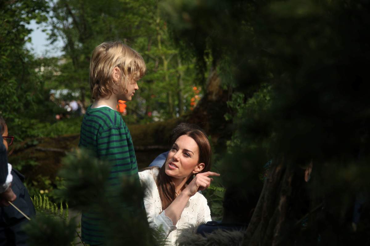Britain’s Catherine, Duchess of Cambridge, speaks with a visitor during her visit to her garden at the RHS Chelsea Flower Show at the Royal Hospital Chelsea, London Britian May 20, 2019. Yui Mok/Pool via REUTERS
