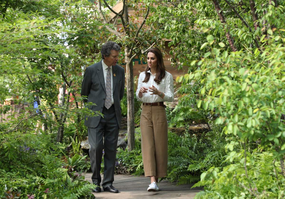 Britain’s Catherine, Duchess of Cambridge, and Sir Nicholas Bacon, Chairman of the Royal Horticultural Society, are pictured at the RHS Chelsea Flower Show at the Royal Hospital Chelsea, London Britian May 20, 2019. Yui Mok/Pool via REUTERS