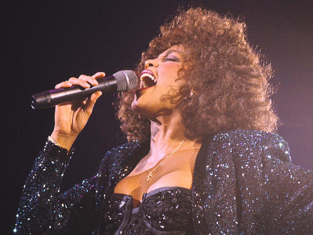 Whitney Houston performs in Paris Bercy on May 18, 1988 in Paris, France.
