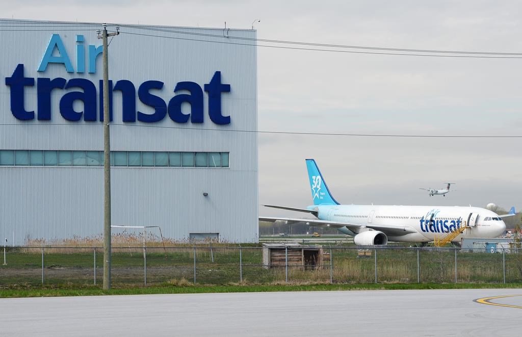 Air Transat is looking to reduce greenhouse gas emissions from its airplanes by using jet fuel made from kerosene in a process that captures carbon dioxide produced by large industrial emitters.