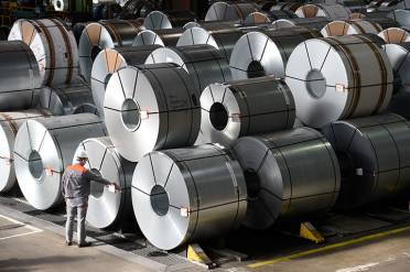 Quebec's small and medium-sized companies have to hustle to find enough workers. 