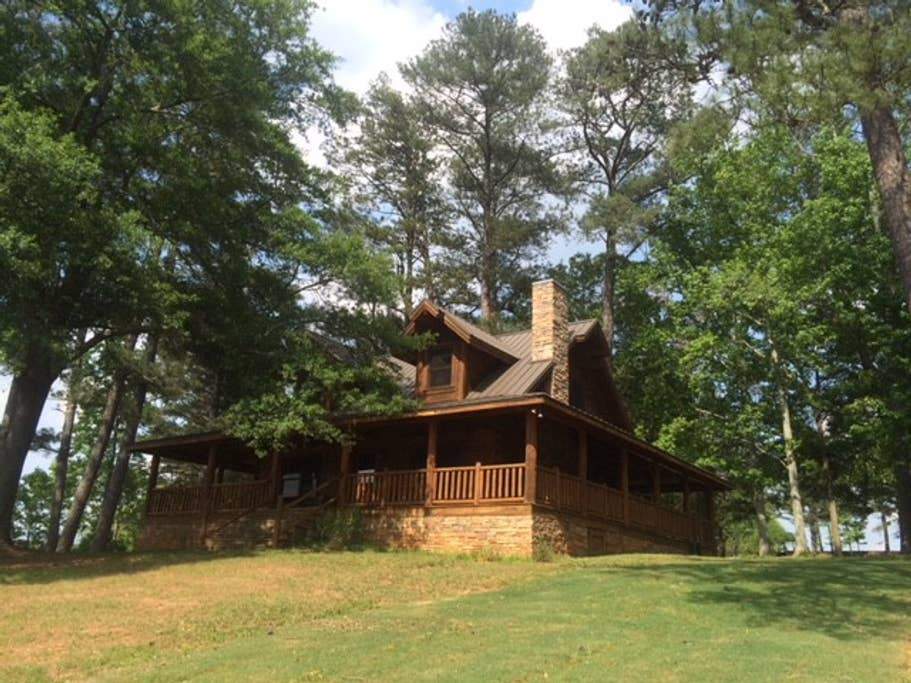 Tony Stark’s lakeside cabin. Credit: Airbnb